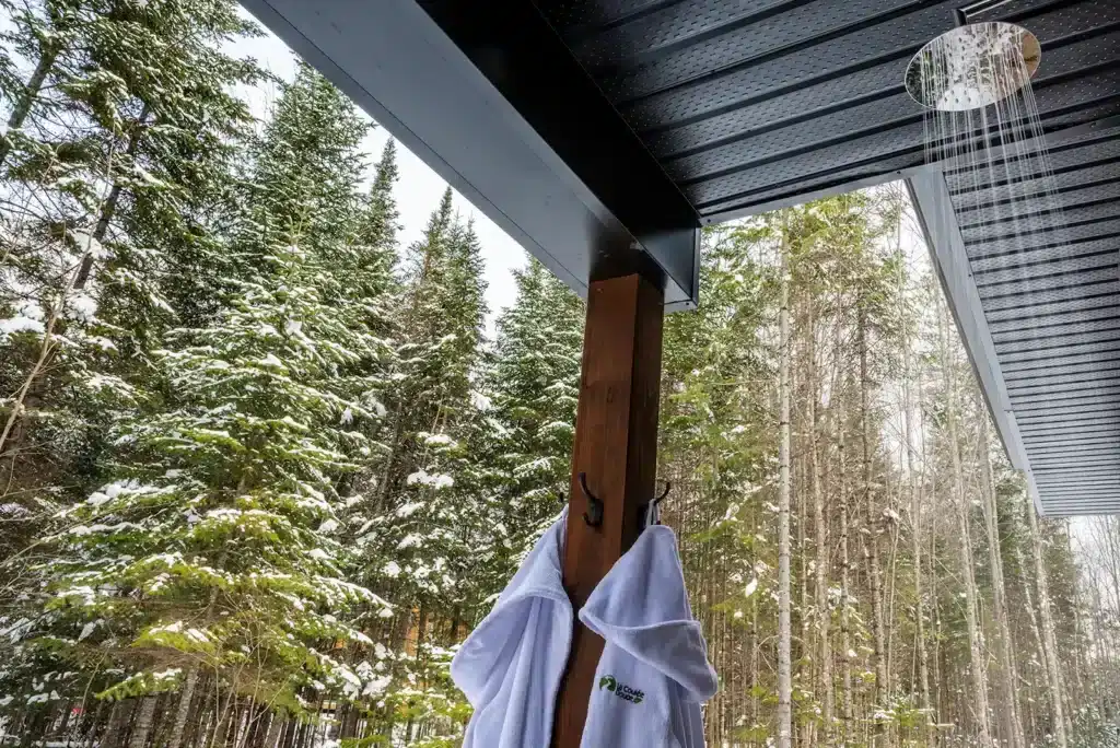 Chalet à louer avec spa et sauna privé - douche froide extérieure à l'année