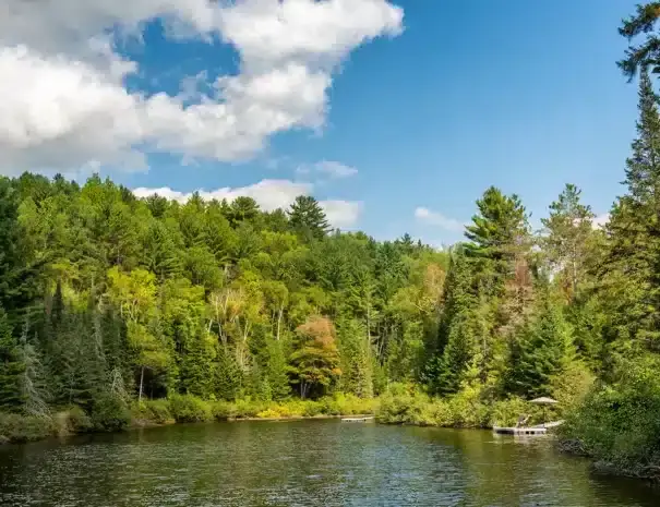 Chalet au bord de l'eau avec spa et sauna à St-Côme - Quai flottant sur la rivière L’Assomption