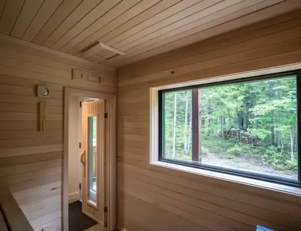Chalet au bord de l'eau avec spa nordique privé à St-Côme dans Lanaudière - Sauna sec intérieur