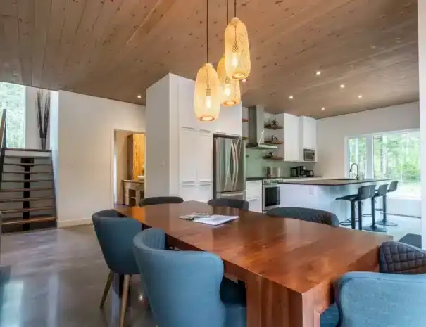 Chalet haut de gamme au bord de l'eau avec expérience thermale complète digne d’un spa nordique privé - grande salle à manger et cuisine toute équipée