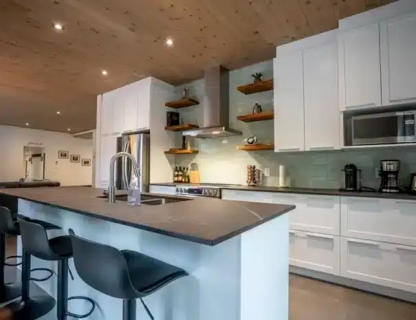 Chalet avec spa et sauna à St-Côme - Grande cuisine toute équipée