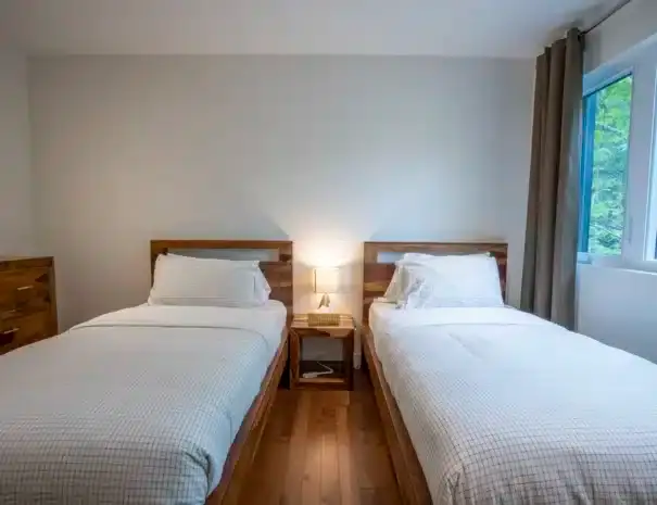 Chalet haut de gamme avec expérience thermale complète à St-Côme dans Lanaudière - Chambre avec 2 lits simples au 2e