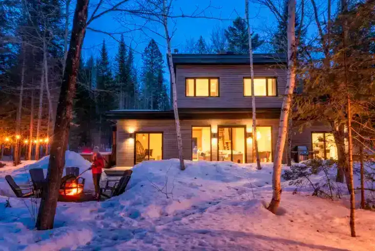 Chalet écologique avec spa et sauna à Saint-Côme - Feu extérieur l'hiver