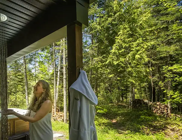 Chalet à louer avec spa et sauna privé - douche froide extérieure à l'année